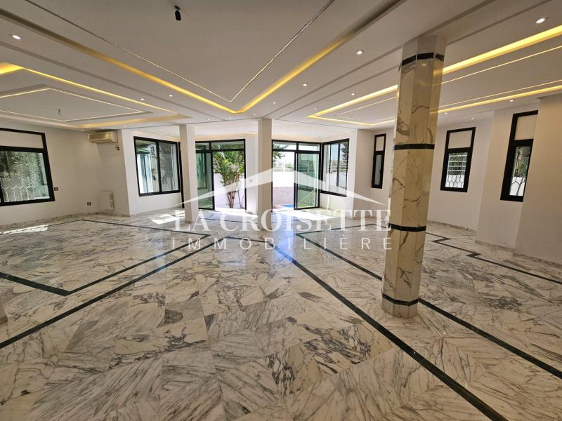 Villa S+11 avec piscine au Lac 1